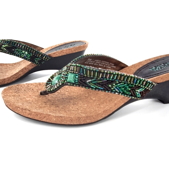 Kenneth Cole Reaction Turquoise Beaded Stepping Stone Flip Flops - Picture 4 of 6